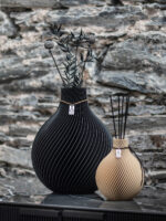Vase de parfum Sphere en couleur bois combiné avec un grand vase Sphere en noir