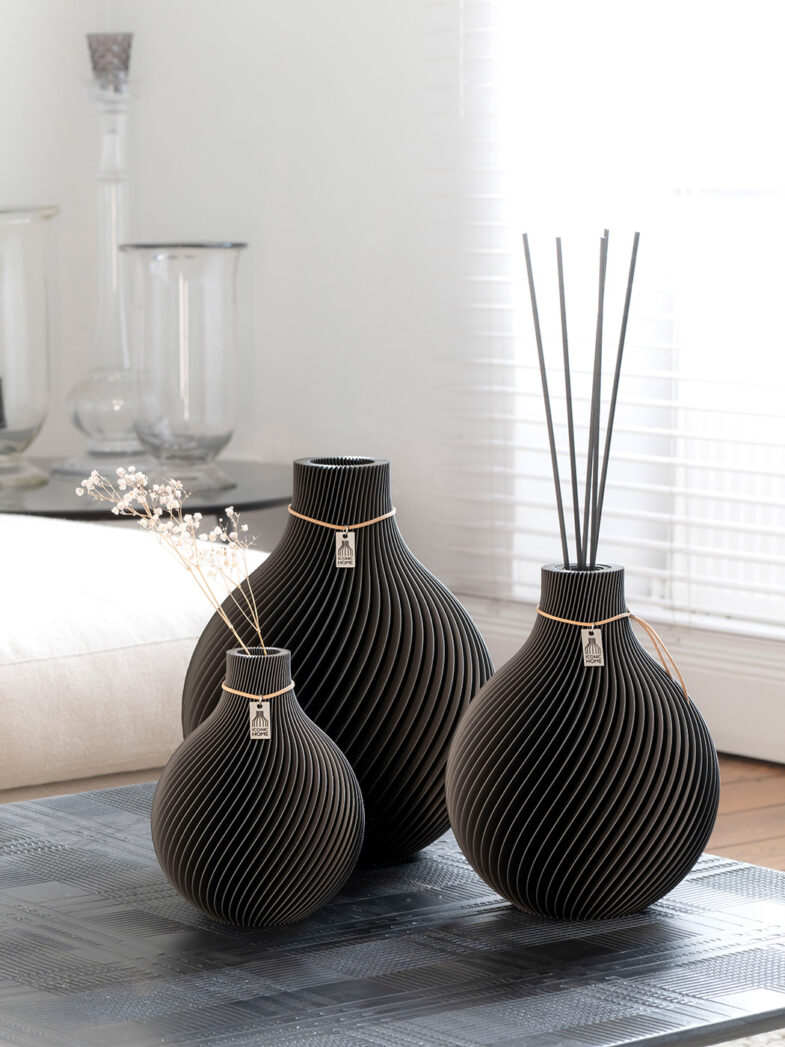 Vaso a sfera in grigio tempestoso con vaso di profumo medio