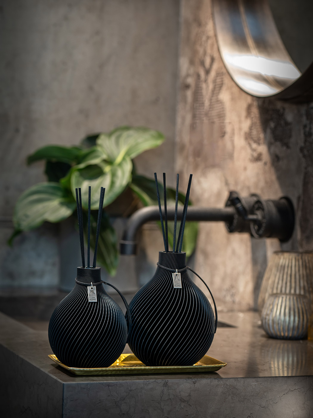 ICONIC HOME Duftvasen Sphere in deep black