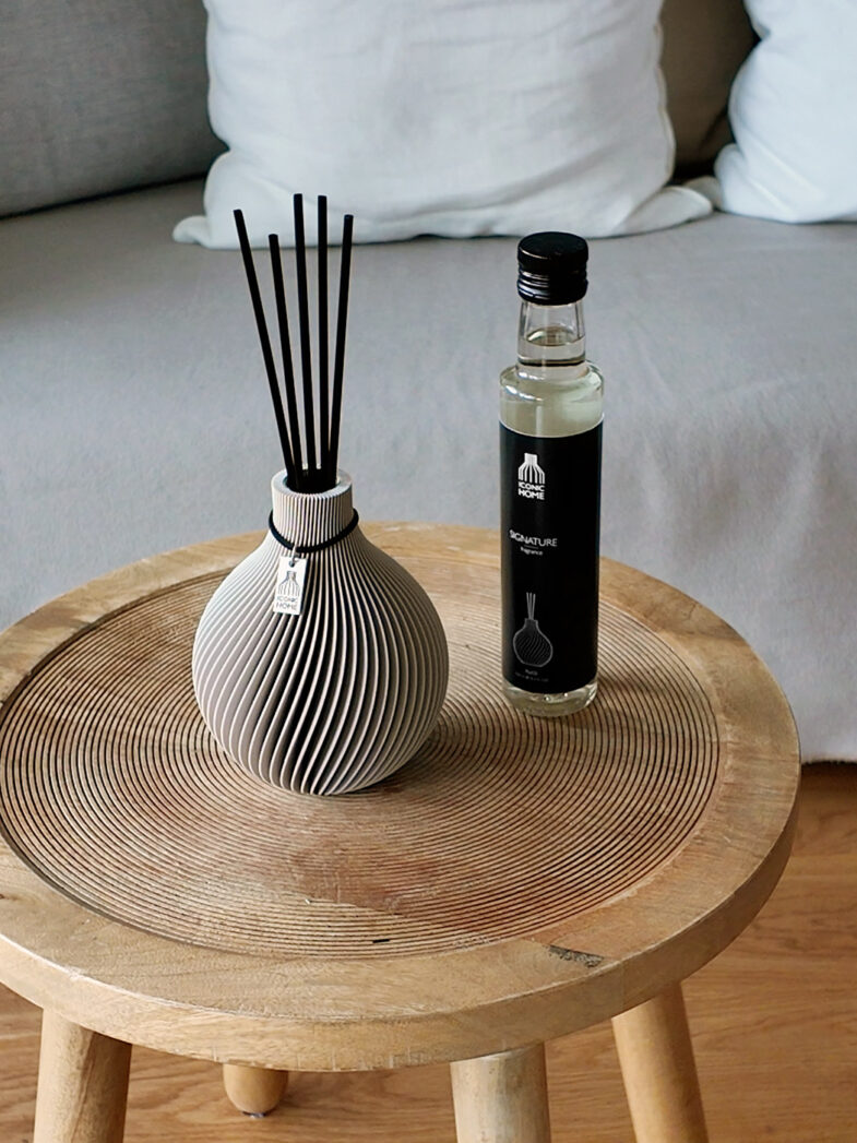 ICONIC HOME Bottiglia di ricarica per fragranza per ambienti Signature per vaso di profumo