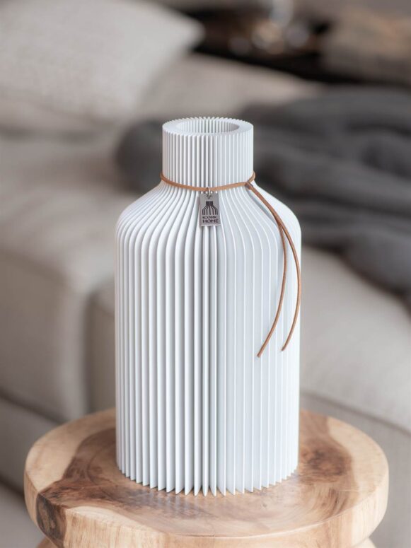 ICONIC HOME Vase Pure Weiß White im Wohnzimmer