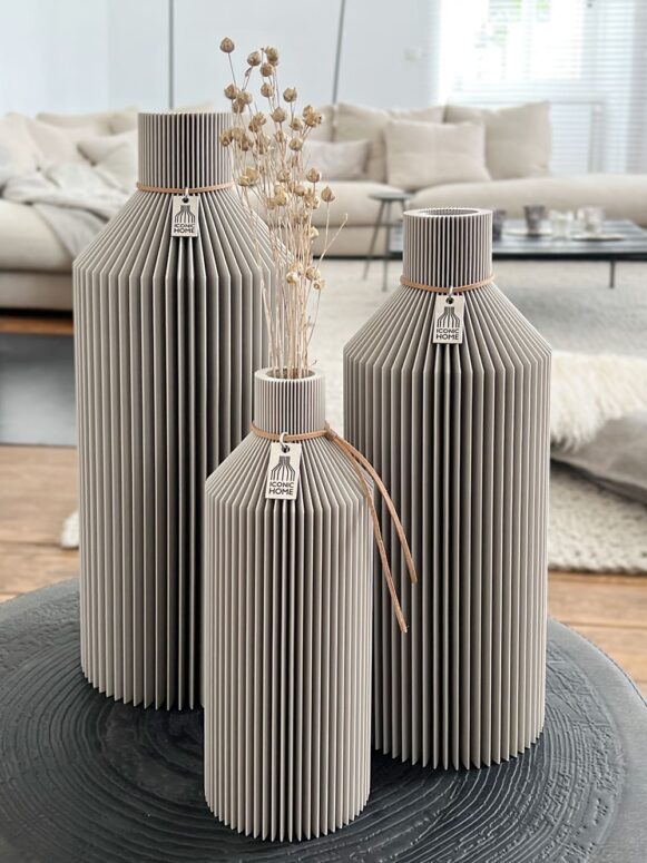 ICONIC HOME Vasen Set Straight greige mit Flachs als Deko im Wohnzimmer