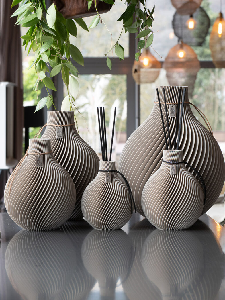 iconic-home-vasen-sphere-groessenvergleich-cozy-greige.jpg
