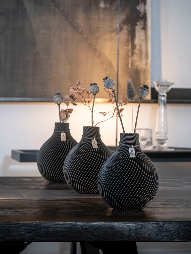 Vase de table Sphere Set de 3 pièces en deep black de ICONIC HOME