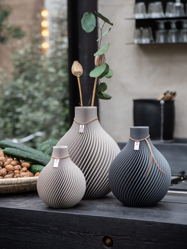 Ensemble de vases Sphere d'ICONIC HOME en 3 tailles et dans les couleurs beige et gris