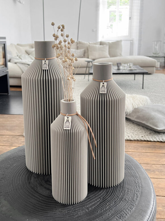 Vase Straight Set von ICONIC HOME in cozy greige